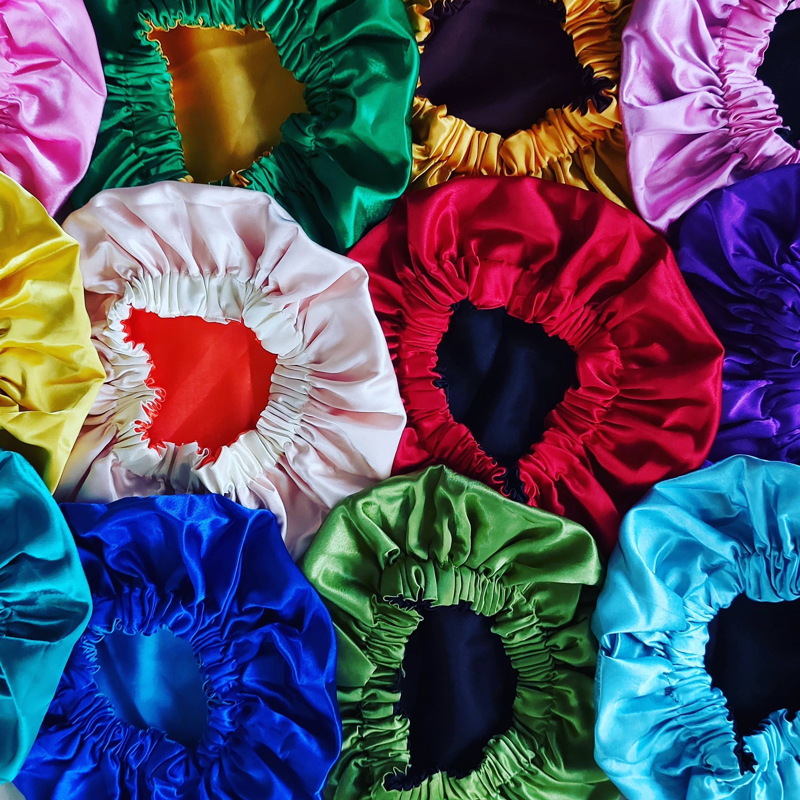 Satin bonnets for all hair types for kids, adults, in over 40 colors. Couronne Par Elle